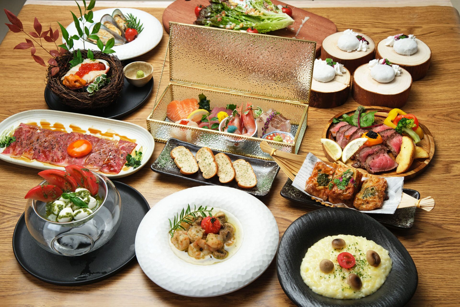 ディナーメニュー。新橋駅近でSNSで話題沸騰の和牛と海鮮が自慢のお店。デート、記念日、女子会にお薦め